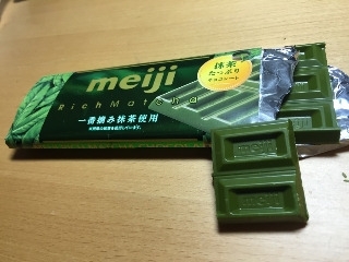 中評価 市販板チョコにしてはレベル高 明治 リッチ抹茶チョコレート のクチコミ 評価 レビュアーさん もぐナビ 中評価 市販板チョコにしてはレベル高 明治 リッチ抹茶チョコレート のクチコミ 評価 レビュアーさん もぐナビ
