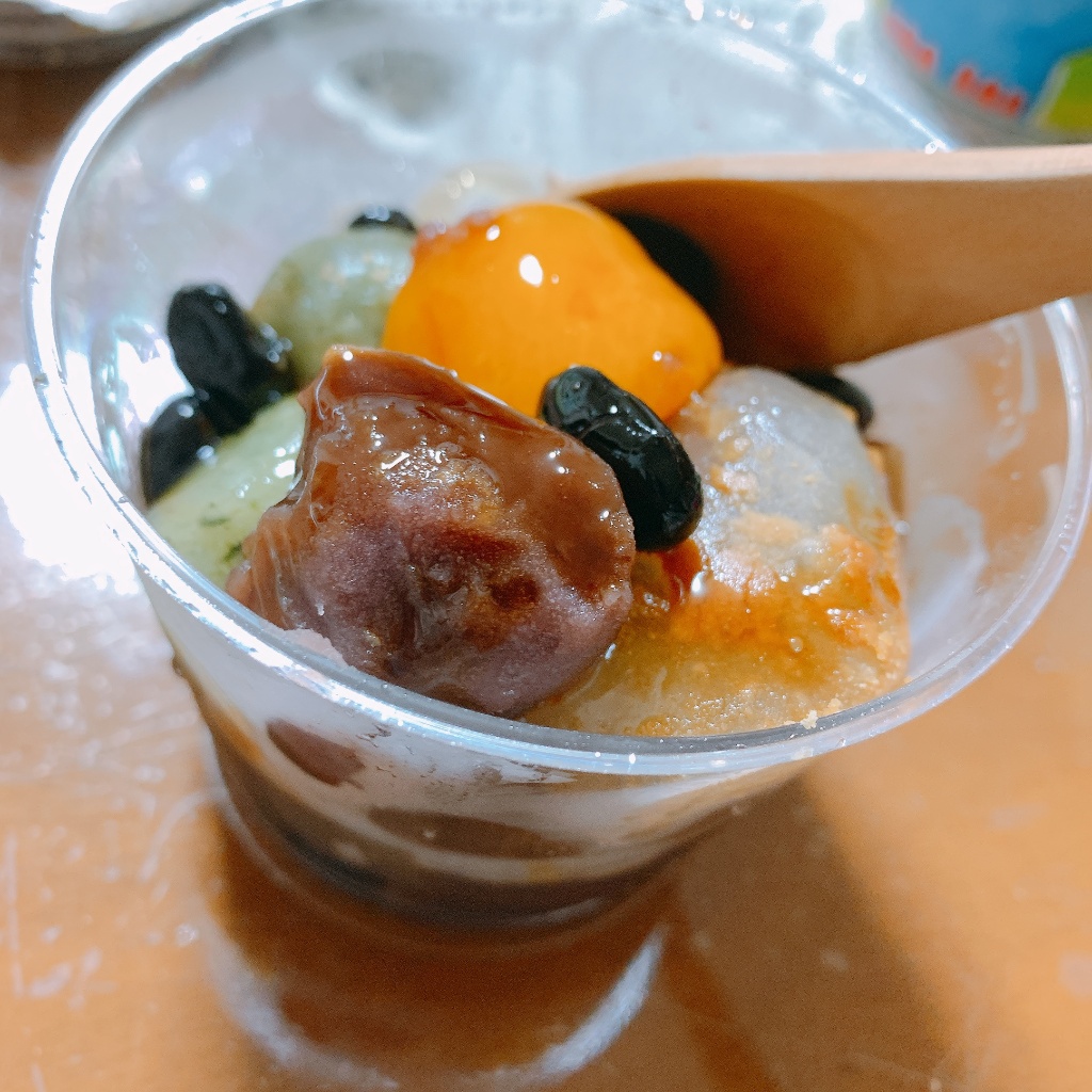 【高評価】
成城石井 自家製蓬餅とわらび餅のほうじ茶寒天あんみつの感想・クチコミ・商品情報