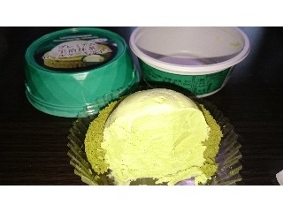 中評価 おいしいけど高い 笑 ローソン Uchi Cafe Sweets プレミアム 宇治抹茶ロールケーキアイス のクチコミ 評価 たまえもんさん もぐナビ