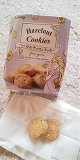 「ファミリーマート FAMIMA CAFE＆SWEETS ヘーゼルナッツのクッキー」のクチコミ画像 by taaさん