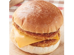 ファミリーマート ダブルチキンカツバーガーのクチコミ 評価 値段 価格情報 もぐナビ