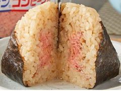 中評価 ファミリーマート シーチキン コンビーフおむすびのクチコミ 評価 値段 価格情報 もぐナビ
