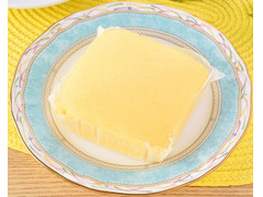 ファミリーマート ファミマ・ベーカリー まるでバターな蒸しケーキ 商品写真