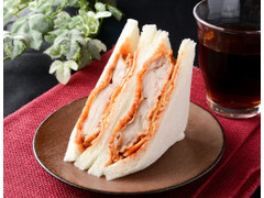 ローソン 光苑監修 海鮮塩ダレ味の唐揚サンドのクチコミ 評価 カロリー 値段 価格情報 もぐナビ ローソン 光苑監修 海鮮塩ダレ味の唐揚サンドのクチコミ 評価 カロリー 値段 価格情報 もぐナビ