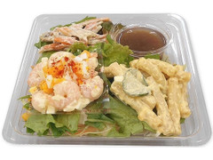 セブン-イレブン ぷりぷり海老と生野菜のサラダ 商品写真
