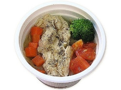 野菜と蒸し鶏のコンソメスープ