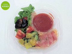 セブン-イレブン 夏野菜と生ハムの冷製トマトパスタ