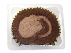 セブン-イレブン カカオ72％のチョコ使用 ショコラロールケーキ