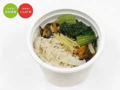 セブン-イレブン 82kcal蒸し鶏と生姜の5品目野菜スープ