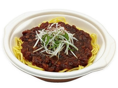 セブン-イレブン ジャージャー麺 大豆ミート使用