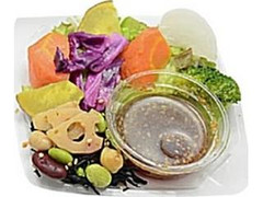 セブン-イレブン ごろっと彩り野菜の20品目サラダ 商品写真