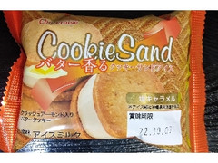 シャトレーゼ バター香るクッキーサンドアイス 塩キャラメル 袋52ml