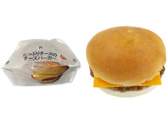 中評価 セブン イレブン たっぷりチーズのチーズバーガーのクチコミ 評価 カロリー 値段 価格情報 もぐナビ