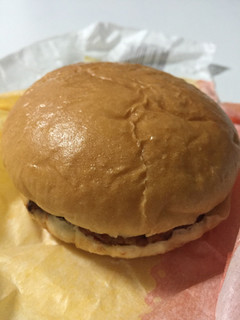 中評価 とろ り ヤマザキ とろ りとしたチーズのハンバーガー のクチコミ 評価 コブデさん もぐナビ