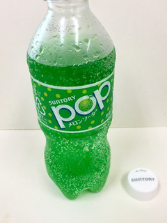 中評価 鮮やかというかドギツイというかかなりインパクトのある液色 サントリー Pop メロンソーダ のクチコミ 評価 ビールが一番さん もぐナビ 中評価 鮮やかというかドギツイというかかなりインパクトのある液色 サントリー Pop メロンソーダ のクチコミ 評価 ビールが一番さん もぐナビ