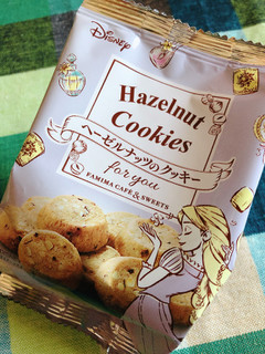 「ファミリーマート FAMIMA CAFE＆SWEETS ヘーゼルナッツのクッキー」のクチコミ画像 by しおさばさん