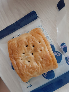 中評価 六花亭期間限定ブルーベリーパイ 六花亭 ブルーベリーパイ朱夏 のクチコミ 評価 もこもこもっちさん もぐナビ 中評価 六花亭期間限定ブルーベリーパイ 六花亭 ブルーベリーパイ朱夏 のクチコミ 評価 もこもこもっちさん もぐナビ