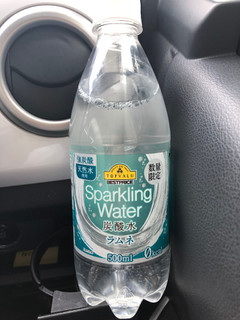 中評価 本当にラムネ トップバリュ ベストプライス 強炭酸 天然水使用 炭酸水 ラムネ のクチコミ 評価 レビュアーさん もぐナビ 中評価 本当にラムネ トップバリュ ベストプライス 強炭酸 天然水使用 炭酸水 ラムネ のクチコミ 評価 レビュアーさん もぐナビ