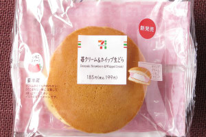 甘酸っぱい苺ホイップとコクのあるホイップを、風味のよいしっとり生地でサンドしたボリューム感あるどら焼き。
