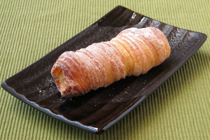 クッキーとデニッシュが折り重なった生地。
