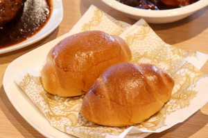 夜に食べたいバターロール セブンプレミアムゴールド シリーズから新発売 もぐナビニュース もぐナビ