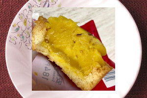 渦を巻くように芋ペーストが絞られ、こんがりと焼き目がつけられています。
