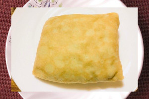 独特の水面のような焼き目がついたクレープ生地。