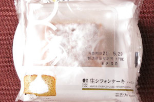 2種のクリームとカナダ産メープルをブレンドしたホイップを、生クリームとメレンゲ使用のふわっとしっとり生地に入れたシフォンケーキ。