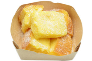 こだわり卵エグパティシエールと生クリームを専用食パンに合わせたフレンチトースト。