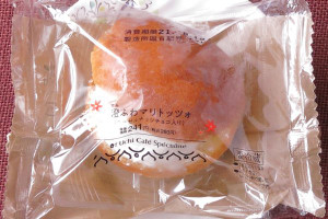 北海道産生クリーム・マスカルポーネを加えたクリームとヘーゼルナッツチョコを、国産小麦粉ブレンドのブリオッシュ生地に挟んだマリトッツォ。