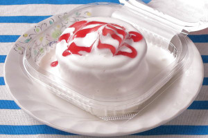 パンケーキを覆い隠して余りあるほどの“おぼれクリーム”。