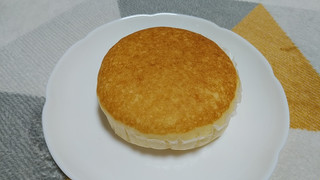 「セブンプレミアム 3種のチーズ蒸しケーキ 袋1個」のクチコミ画像 by やっぺさん