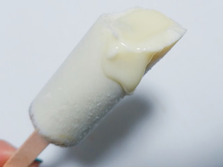 中評価 明治 お茶を愉しむアイスバー 練乳ソースを添えて 紅茶ラテ ほうじ茶ラテのクチコミ 評価 値段 価格情報 もぐナビ 中評価 明治 お茶を愉しむアイスバー 練乳ソースを添えて 紅茶ラテ ほうじ茶ラテのクチコミ 評価 値段 価格情報 もぐナビ