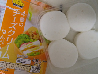 真っ白しろー ๑ ㅂ ๑ トップバリュ ベストプライス 4種のチーズクリームはんぺん のクチコミ 評価 Nag ただいま留守にしております さん もぐナビ