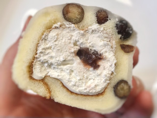 高評価 塩豆大福 ロールケーキ ローソン 塩豆大福仕立てのもち食感ロール のクチコミ 評価 こめこさん もぐナビ 高評価 塩豆大福 ロールケーキ ローソン 塩豆大福仕立てのもち食感ロール のクチコミ 評価 こめこさん もぐナビ