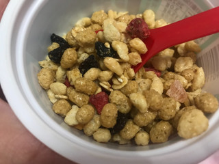 高評価 １０種類の果物や穀物 フルグラ トップバリュ 脂質50 オフ フルーツグラノーラ のクチコミ 評価 Sweetsilさん もぐナビ