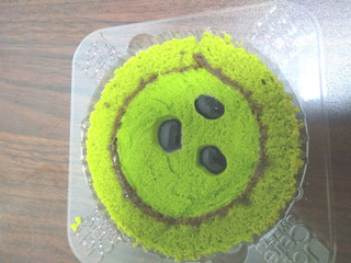 中評価 抹茶ロールケーキ ローソン プレミアム宇治抹茶と丹波黒豆のロールケーキ のクチコミ 評価 ころんーさん もぐナビ