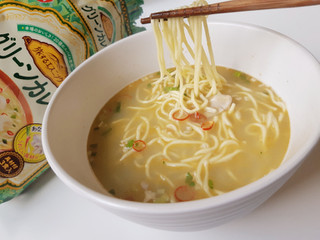 中評価 うっすいグリーンカレー 艸 日清食品 旅するエスニック グリーンカレー のクチコミ 評価 Maa しばらく不在さん もぐナビ