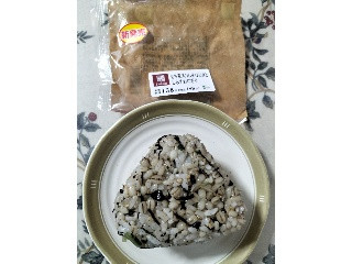 ナチュラルローソン もち麦入りしそひじきとしらすおにぎり