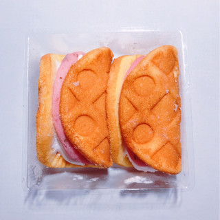 「ヤマザキ 中身が見えるワッフル 桜あん＆ホイップクリーム 袋2個」のクチコミ画像 by ゆかしさん