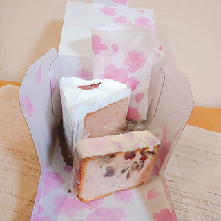 中評価 結構重い スターバックス さくらとベリーのパウンドケーキ のクチコミ 評価 グラッセさん もぐナビ