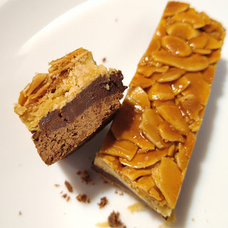 中評価 生チョコのクッキーサンド ファミリーマート フロランタンチョコケーキ のクチコミ 評価 テトランさん もぐナビ